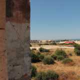Ci fermiamo su una specie di terrazzino da cui � possibile �ammirare� il panorama della zona industriale di Molfetta
